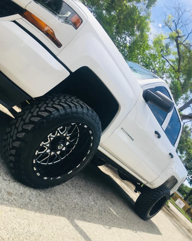 はーちゃんTIS off-road 548BM 20inch タイヤ 548 - TIS Offroad